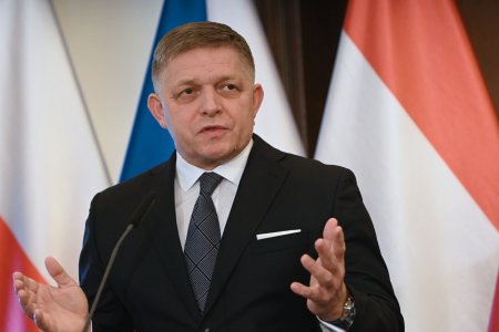 Robert Fico, din nou amenintat. A primit un glont in cutia postala