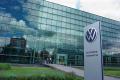 Media: <span style='background:#EDF514'>VOLKSWAGEN</span> a respins categoric revendicarile sindicale dupa prima runda de discutii