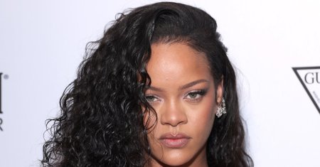 Rihanna e obsedata de diamante! A purtat bijuterii de 600.000 $, la un eveniment