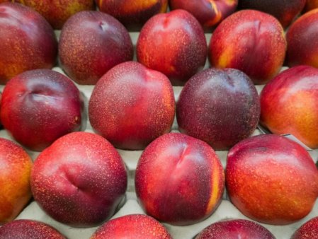 Nectarine din Turcia, retrase de urgenta din magazine in Romania din cauza pesticidelor in exces