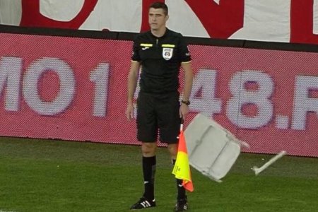 A fost declansata ancheta, dupa ce un scaun a fost la un pas sa il loveasca pe arbitrul asistent in Dinamo - Botosani