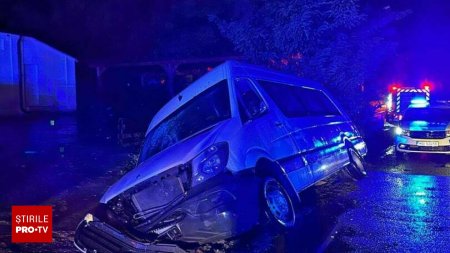 Planul Rosu de Interventie a fost activat in Suceava, in urma unui accident in care a fost implicat un microbuz. FOTO