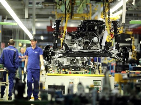 Stellantins si Aston Martin se afla in picaj: Costurile explozive, concurenta chineza si reducerile masive ale productiei in SUA pun presiune pe industria auto