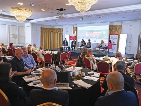 Conferinta ZF Malluri & centre comerciale 2024. Mallurile din Romania devin centre regionale, care vizeaza clienti si din alte tari. Avem o noua directie, de a aduce in proiecte experiente de entertainment si edutainment. In urmatorii ani Romania va depasi pragul de 5 milioane de metri patrati de retail modern, fata de 4,3 milioane de metri patrati in prezent