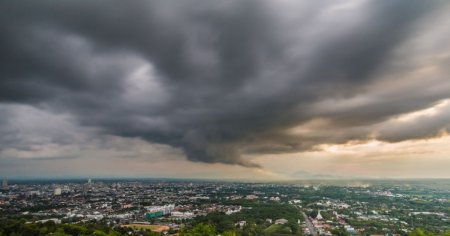 Zgomote misterioase ce par a veni din cer, auzite in toata lumea. Care sunt explicatiile posibile