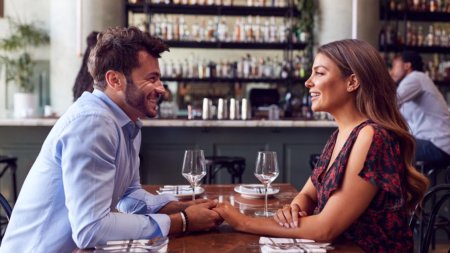 Au decis sa ia masa la un restaurant la prima intalnire, insa el a plecat inainte sa soseasca mancarea. Motivul e uluitor