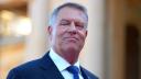 Klaus Iohannis decoreaza liceul unde si-a blocat postul de profesor timp de 27 de ani. Liceul la care preda sotia sa, decorat si el