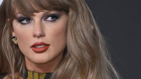 Taylor Swift o devanseaza pe Rihanna si devine cea mai bogata cantareata din lume