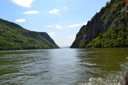 Apele Romane: Dunarea atinge niveluri maxime, dar riscul de inundatii este redus