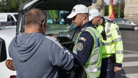 Sofer urmarit de politisti, in Bucuresti, si adus inapoi la locul unde i-au facut semn sa opreasca: 