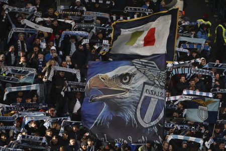 Cluburile de fotbal Lazio si Atletico, sanctionate din cauza comportamentului rasist al suporterilor