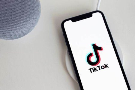 Tik Tok a redus sute de locuri de munca in urma implementarii sistemului AI de moderare a continutului