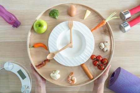 Dieta intermittent fasting (postul intermitent): ce este si cum functioneaza. Cate metode exista pentru a tine acest regim