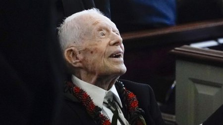 Si-a dorit sa traiasca suficient ca sa o voteze pe Kamala. Jimmy Carter, legendarul fost presedinte de 100 de ani, a votat in Georgia