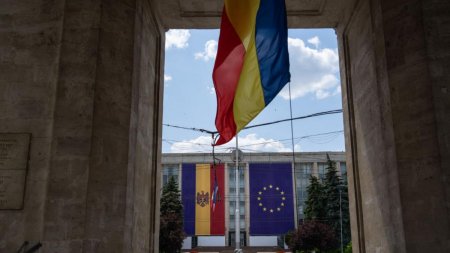 Au inceput alegerile in R. Moldova. Moldovenii voteaza daca vor drumul european al democratiei sau umbra neagra a dictaturii rusesti