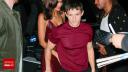 Tom Holland a devenit viral dupa ce a aparat-o pe Zendaya de <span style='background:#EDF514'>PAPARAZII</span>. 