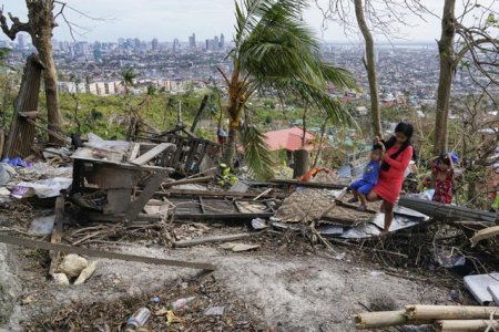 Peste 120 de morti si zeci de raniti dupa ce furtuna tropicala Trami a lovit Filipine