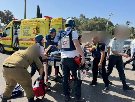 Cel putin 24 de persoane au fost ranite in Israel, dupa ce un camion a lovit o statie de autobuz