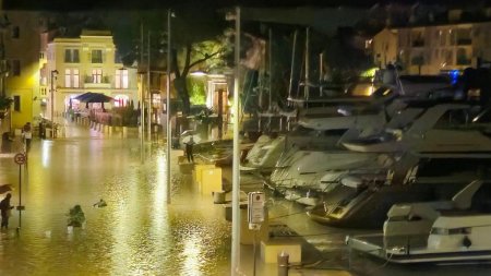 Furtuni si inundatii in Europa. Imagini din luxoasa statiune Saint-Tropez, unde apa a ajuns pe strazi la un metru