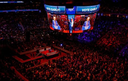 Trump aclamat de sustinatori pe Madison Square Garden pentru retorica dura fata de migranti