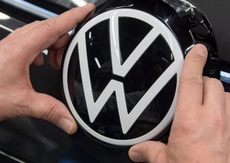 Cutremur la unul dintre cei mai mari producatori auto din Europa: Volkswagen planuieste concedieri majore. Cel putin trei fabrici urmeaza sa se inchida