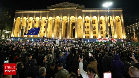 Mii de georgieni protesteaza in fata Parlamentului. Premierul Viktor Orban, huiduit la Tbilisi | VIDEO