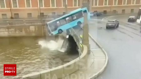 Un autobuz a cazut intr-un rau dupa ce soferul a adormit la volan. Sapte persoane au murit. Ce a urmat. VIDEO