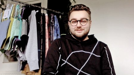 Afaceri de la Zero. Bogdan Benea a iesit de pe bancile facultatii de design vestimentar direct in antreprenoriat si creeaza corsete sub brandul Cyclederror. 