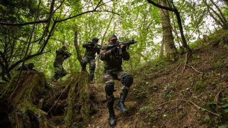 Trei jandarmi din Bihor si-ar fi luat concedii medicale false pentru a merge in Congo ca mercenari in armata lui Horatiu Potra