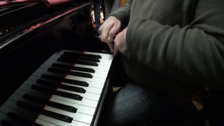 VIDEO. Pianist din Oradea, in Cartea Recordurilor pentru a patra oara: A reusit 500 de batai pe o clapa in 30 de secunde