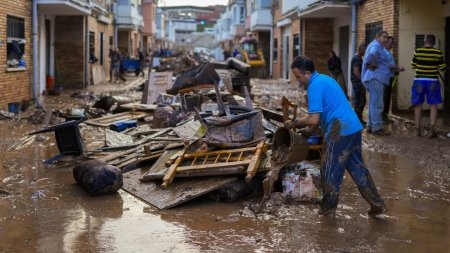 Autoritatile spaniole dau vina unele pe celelalte pentru dezastrul cauzat de inundatii: Ar fi trebuit sa actioneze mai devreme | VIDEO