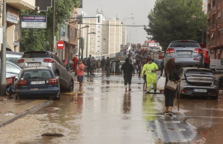 Inundatiile din Spania: cel putin 95 de morti in Valencia. Se reia cautarea a zeci de persoane disparute