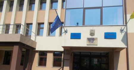 Procuror din Olt cercetat pentru luare de mita si favorizarea faptuitorului, suspendat din functie. A fost pus sub control judiciar