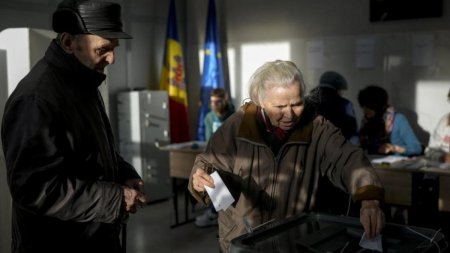 Alegeri Republica Moldova. Echipajele de politie sunt prezente la toate sectiile de votare