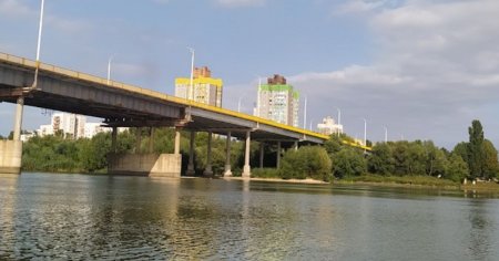 Alerta cu bomba in ziua alegerilor din Moldova. Traficul pe podul <span style='background:#EDF514'>RABNITA</span>-Rezina a fost oprit din cauza unei cutii suspecte