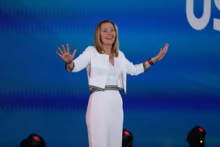 Elena Lasconi, candidatul USR la prezidentiale: Romania merita mai mult decat bani furati cu portbagajul