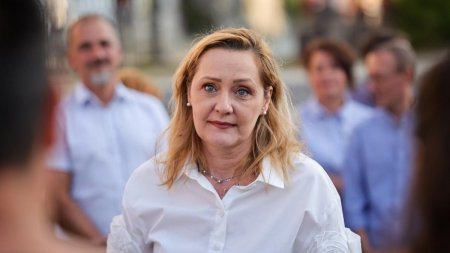 Elena Lasconi vrea guvern PNL-USR cu Bolojan premier. Nu are sustinerea celor care conduc acum, <span style='background:#EDF514'>PAPUSA</span>rii lui Iohannis