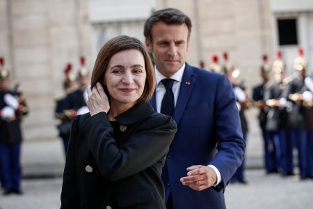 <span style='background:#EDF514'>EMMA</span>nuel Macron, mandru de victoria obtinuta de Maia Sandu. Ce i-a promis presedintele francez