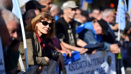 Program de guvernare pentru viitorii alesi, impus din strada. Pensionarii militari lupta cu politicienii si cu tradatorii