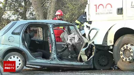 O familie intreaga a murit intr-un accident in Mures. Masina condusa de o femeie de 46 de ani a intrat sub un TIR