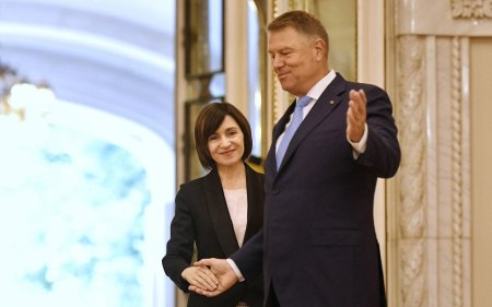 Klaus Iohannis, prima reactie dupa victoria obtinuta de Maia Sandu: Felicitari, poporul roman e alaturi de cetatenii <span style='background:#EDF514'>MOLDOVENI</span> in aceasta reusita!