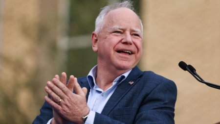 Cine este Tim Walz, fostul profesor si antrenor de fotbal pe care Kamala Harris l-a ales sa-i fie vicepresedinte