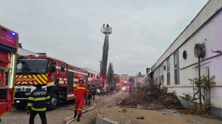 Incendiu violent la Moldomobila, din Iasi