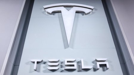 Tesla atinge o capitalizare de n trilion de dolari dupa victoria lui Donald Trump. Actiunile au crescut cu 29% intr-o saptamana