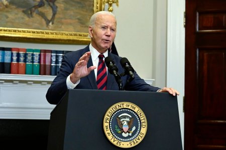 Joe Biden renunta la unele restrictii si permite activitatea unor contractori in Ucraina