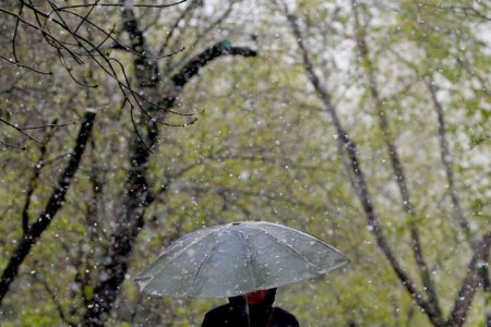 Se schimba vremea: In Capitala va va fi vreme rece, ninge in zonele de munte