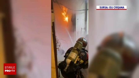 Incendiu izbucnit intr-un apartament din Oradea. Un barbat a ajuns la spital dupa ce s-a intoxicat cu fum