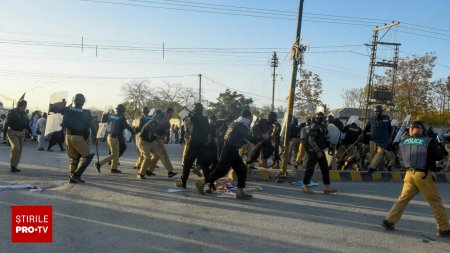 Cel putin 13 persoane au fost ucise si alte 25 au fost ranite, in urma exploziei unei bombe la o gara din Pakistan