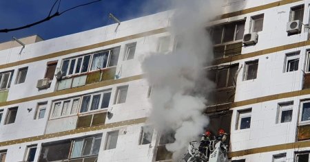 Incendiu intr-un apartament din Sectorul 2. Sase persoane, dintre care doi politisti, au ajuns la spital