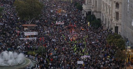 Proteste de amploare la Valencia fata de modul cum autoritatile au gestionat inundatiile in care au murit peste 220 de oameni